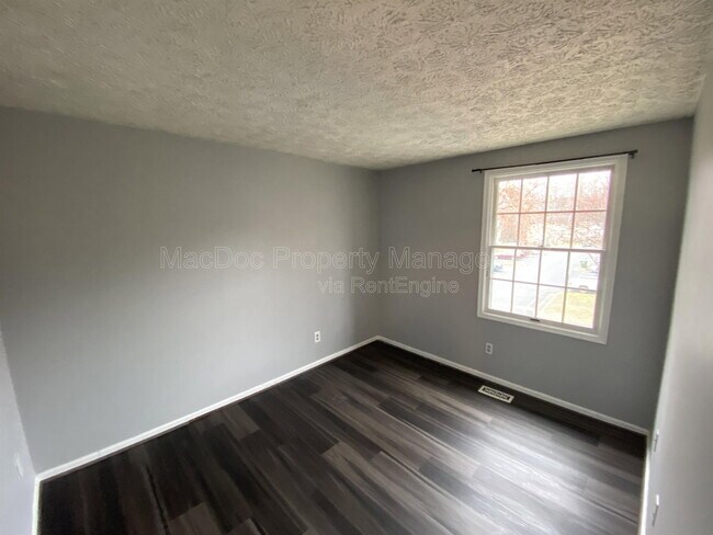 Building Photo - 300 Cross Ridge Ct