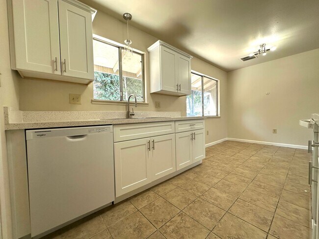 Building Photo - 525 Downing Ln