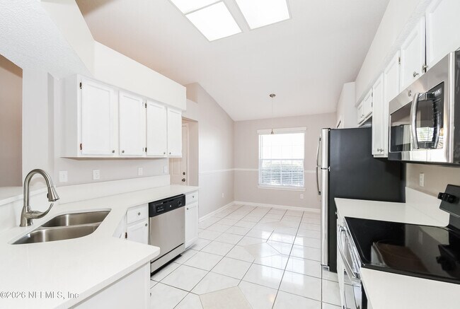 Building Photo - 13006 Staffordshire Dr S