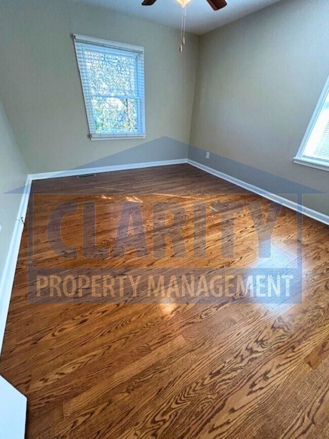 Building Photo - Three bedroom home in Downtown Cleveland!