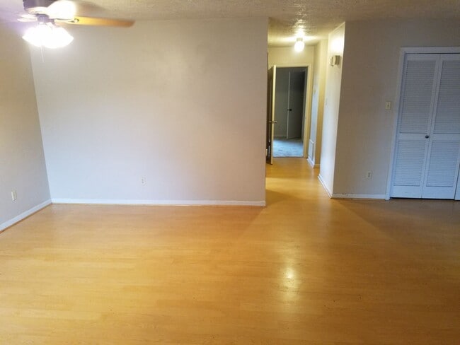 Building Photo - 412-414 Brentwood