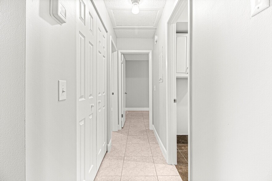 Building Photo - 810 SE 2nd St