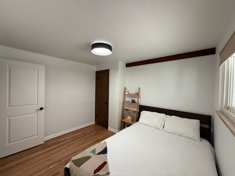 Building Photo - 6675 Fenton St