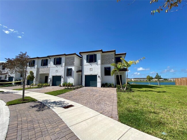 Building Photo - 10265 SW 231st Ln