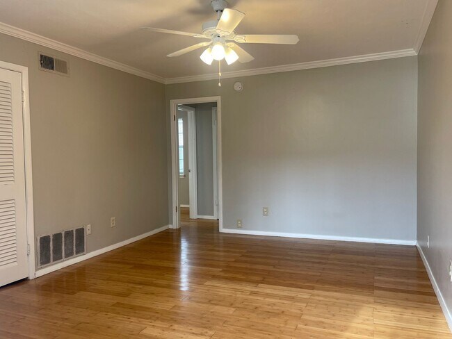 Building Photo - Best in Class at Berkeley Square!