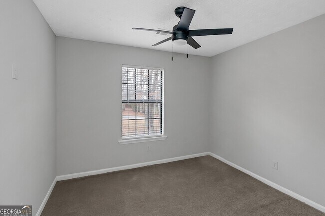 Building Photo - 321 Summerwood Ln