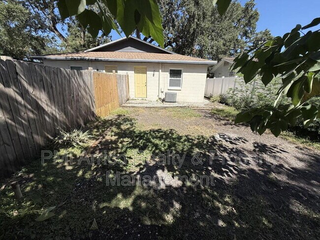 Building Photo - 2809 Marconi St