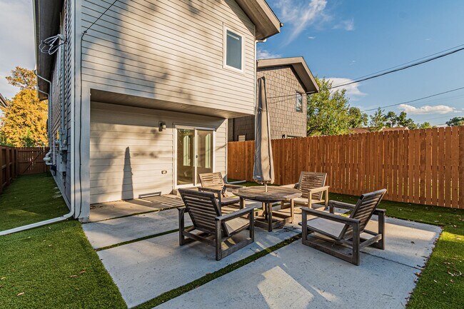 Building Photo - Contemporary 3BD, 2.5BA Edgewood Home with Fenced Yard and Carport