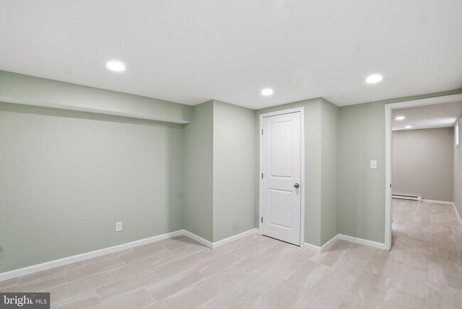 Building Photo - 2913 Cleave Dr