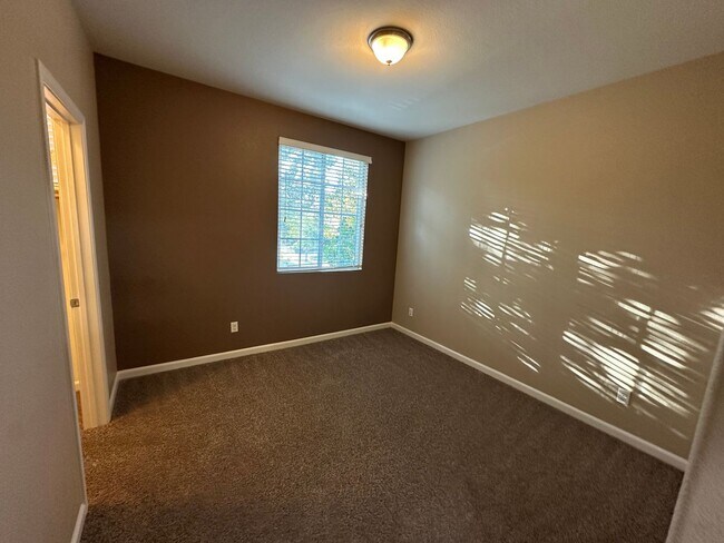 Building Photo - Beautiful 4 Bedroom, 3 Full Bath W/ Office...