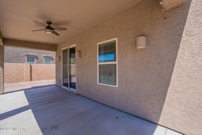 Building Photo - Spacious & Stylish Living in Saguaro Bloom...