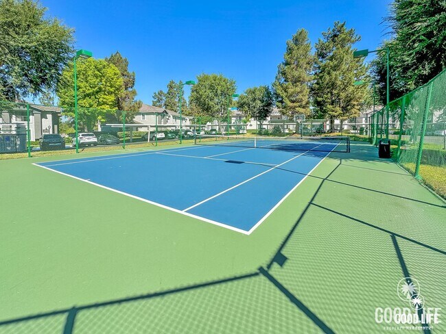 Building Photo - Great 2B/2BA Condo in Carmel Mountain Ranch w/ Community Pool, W/D, & Reserved Parking!