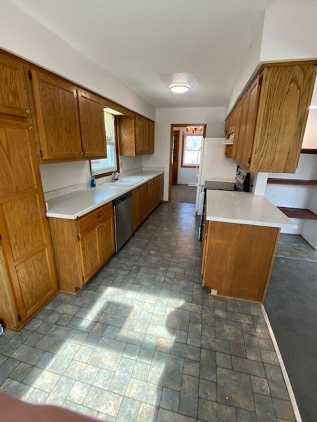 Building Photo - 10301-10303 W Fisher Parkway