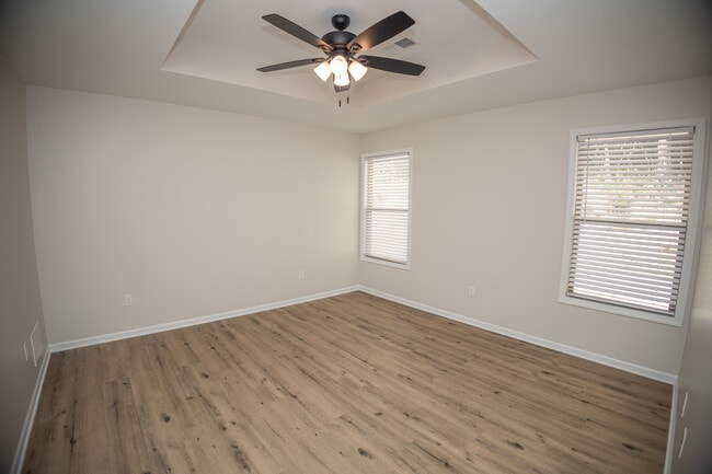 Building Photo - 824 El Dorado Dr