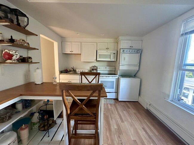 Building Photo - 2 bedroom in Waltham MA 02453
