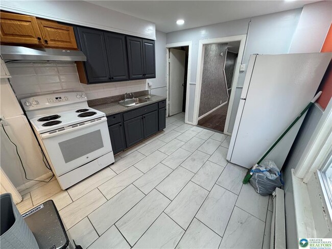 Building Photo - 420 E Ct St