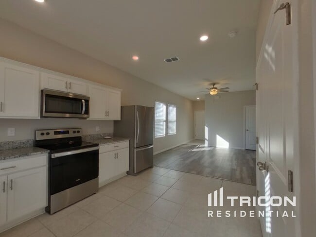 Building Photo - 1073 Cades Cv Wy