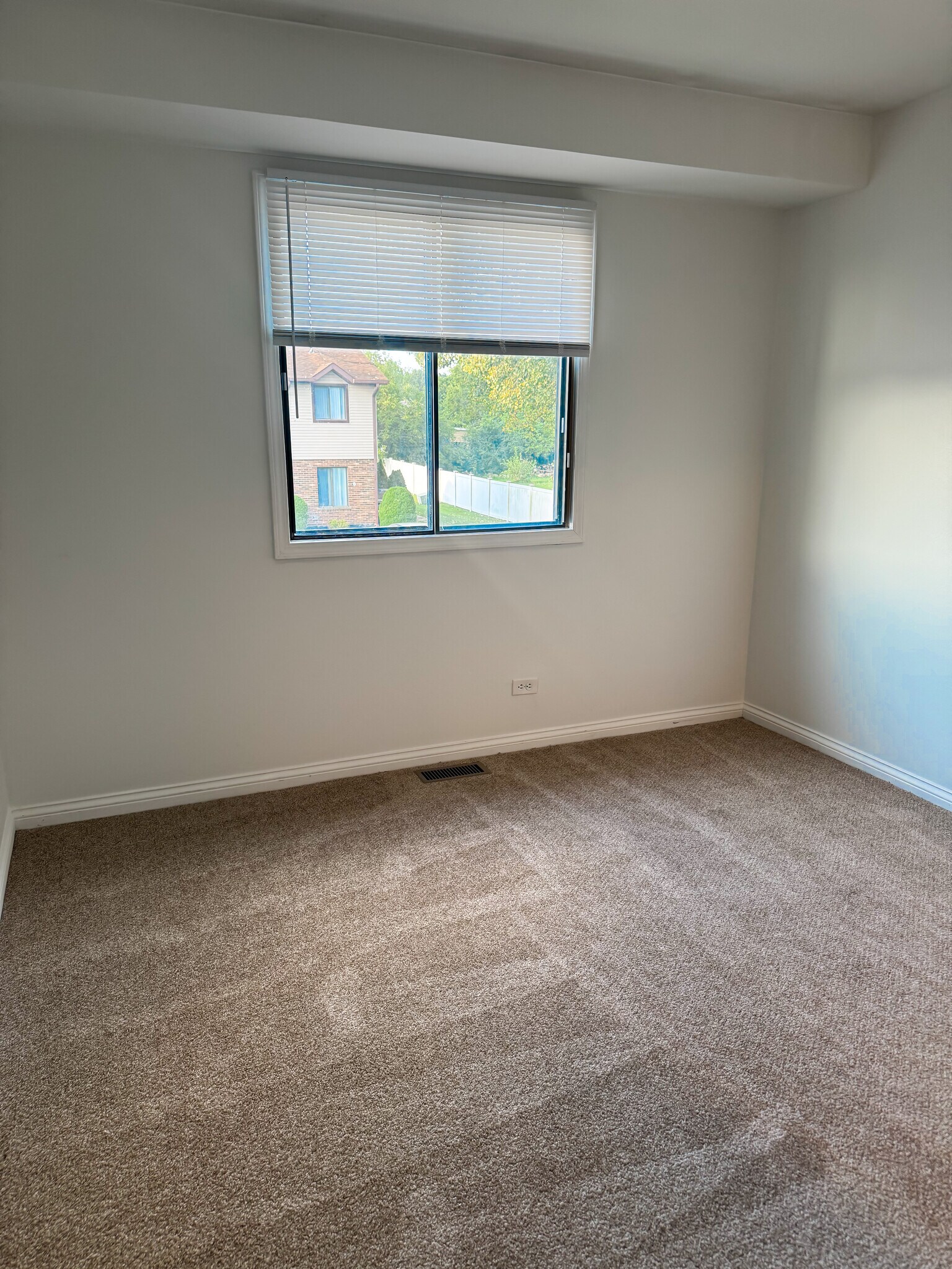 Building Photo - 16212 Apple Ln