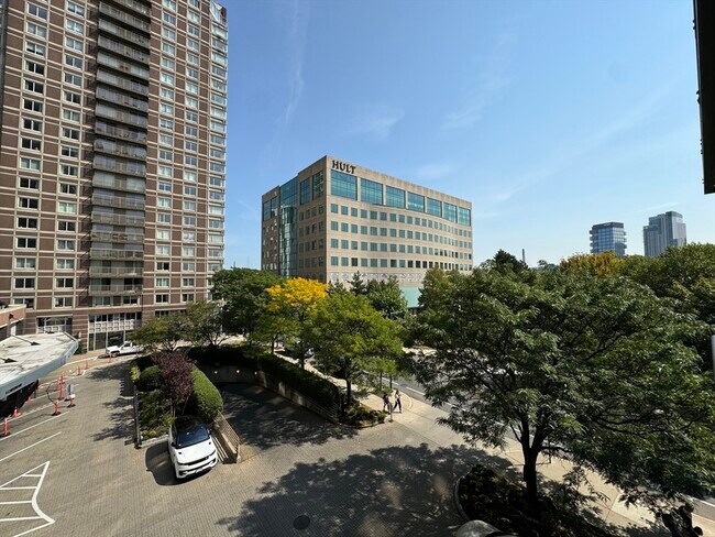 Building Photo - 8 Museum Way