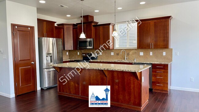 Building Photo - Welcome to this Spacious 4 bedroom, 3.5 bath Home in the Heart of Yelm!