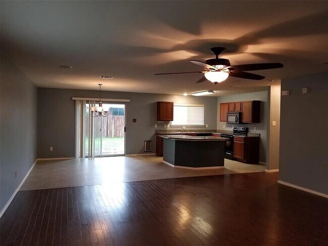 Building Photo - 3925 Polar Brook Dr