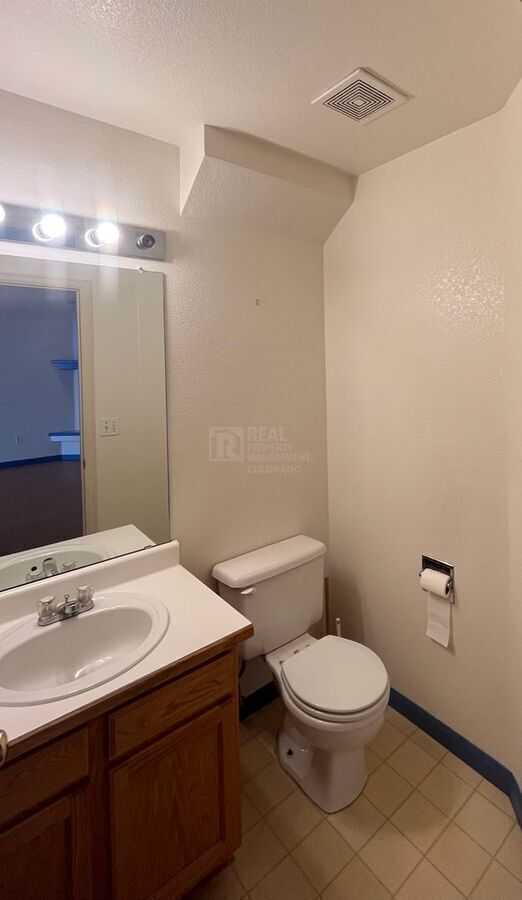 Building Photo - 911 Tulip St