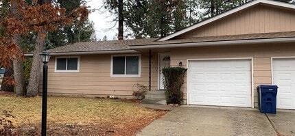 Building Photo - 5223-5225 N Pinegrove Ct