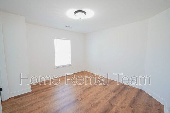 Building Photo - 75 Sailmaker Ln