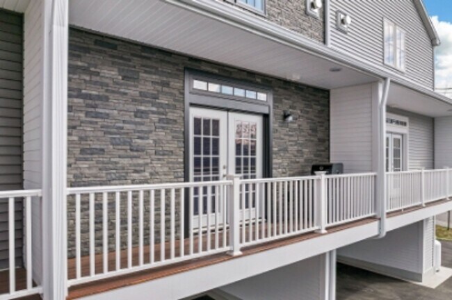 Building Photo - 65 Main St