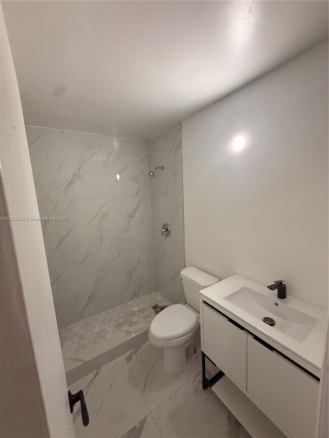 Building Photo - 2313 W 60th St
