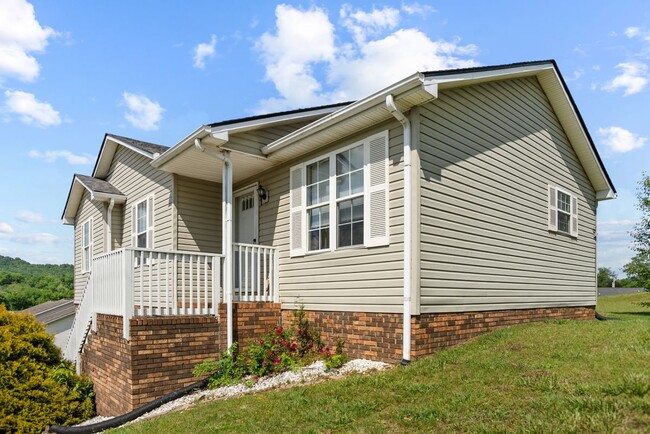 Building Photo - 214 Cumberland Cove Dr