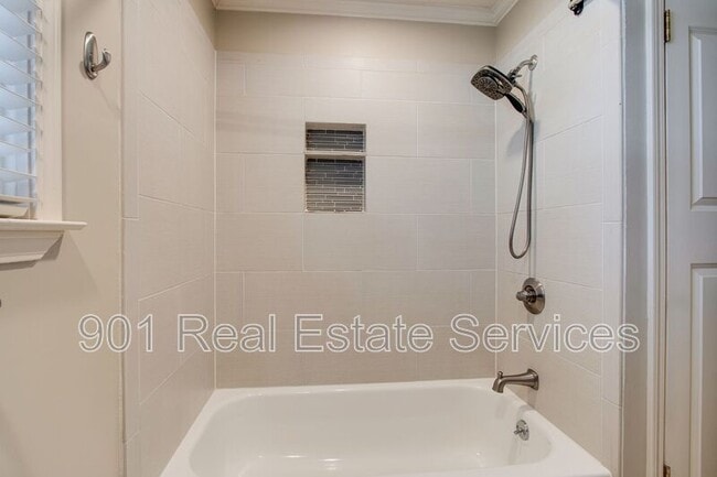 Building Photo - 5350 Edenshire Cove