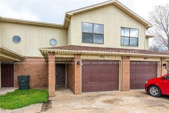 Building Photo - 684 W Martha Dr
