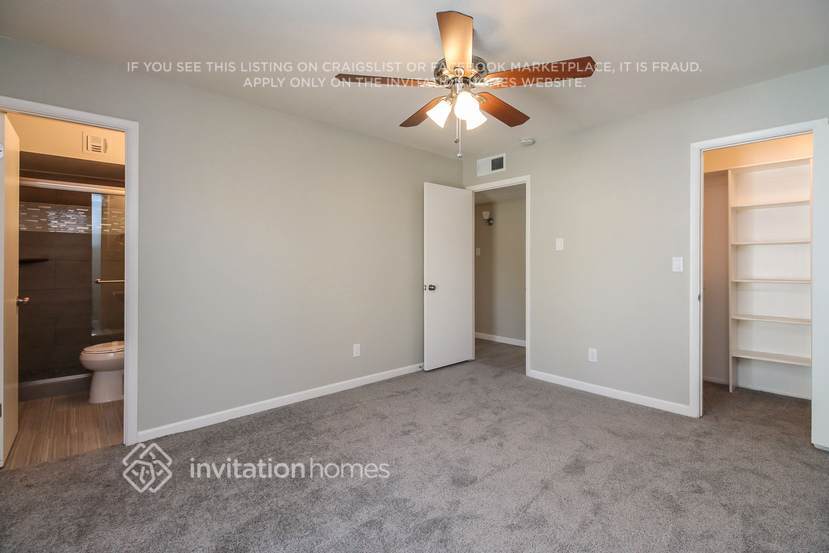 Building Photo - 1027 E Frost Dr