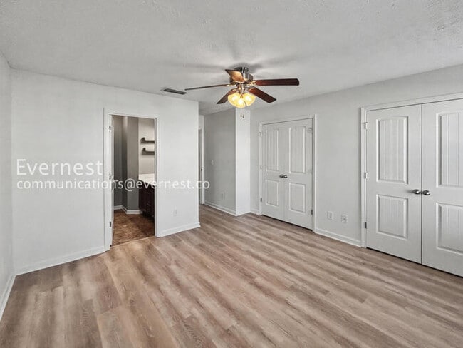 Building Photo - 2 Bed/2.5 Bath Townhome with Fenced Yard / Pet-Friendly / Available Now!