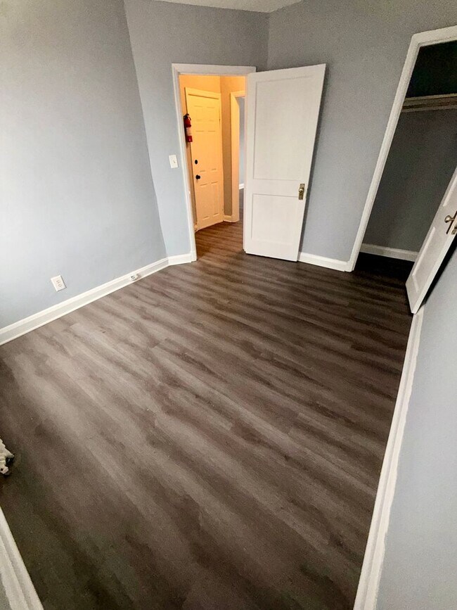 Building Photo - 4002 Edgewood Rd