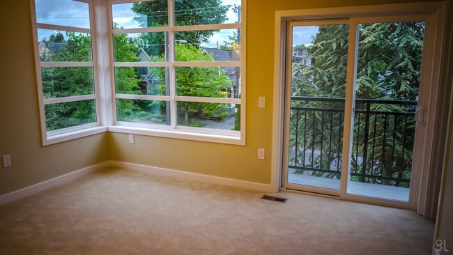 Building Photo - 2215 E John St