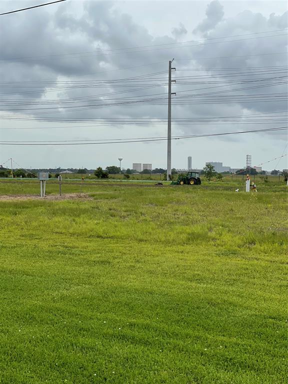 Building Photo - 17315 Saturn Ln