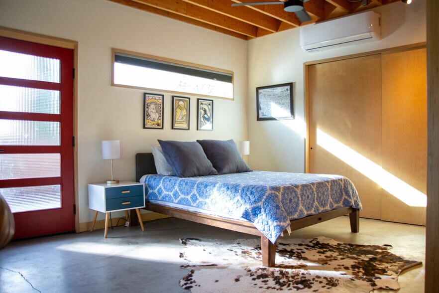 Building Photo - 602 N Willson Ave