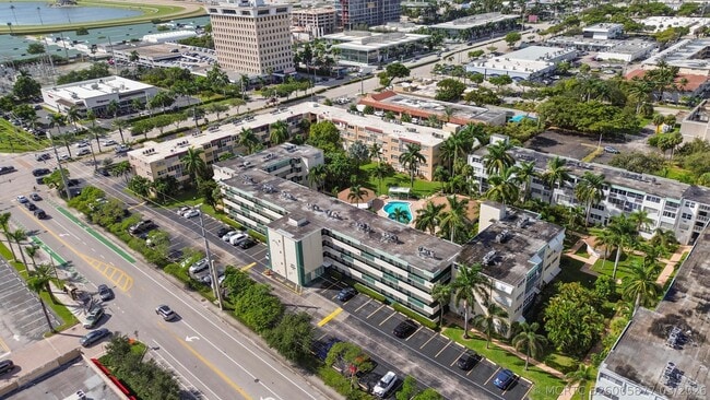 Building Photo - 1333 E Hallandale Beach Blvd