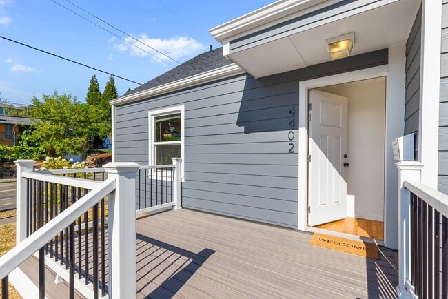 Building Photo - Bright & Spacious Remodeled Home Near Columbia City, Mt. Baker & Lake Washington