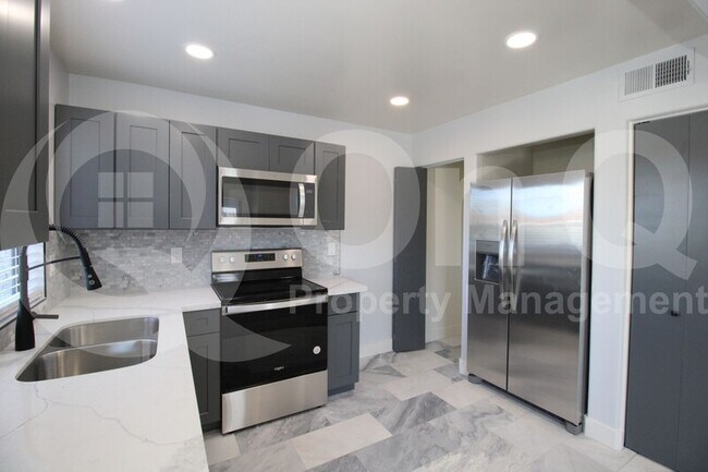 Building Photo - 10115 E Mountain View Rd