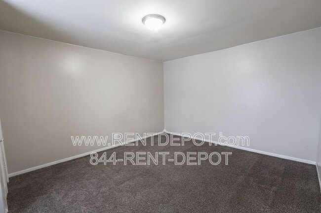 Building Photo - 650 E Maryland St