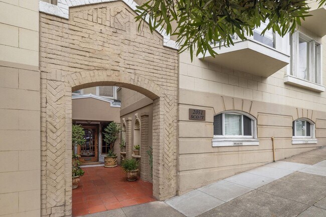 Building Photo - Pacific Heights: Updated Condo w/ Enchanting Shared Garden