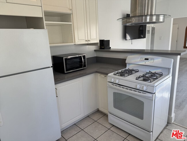 Building Photo - 243 N Swall Dr