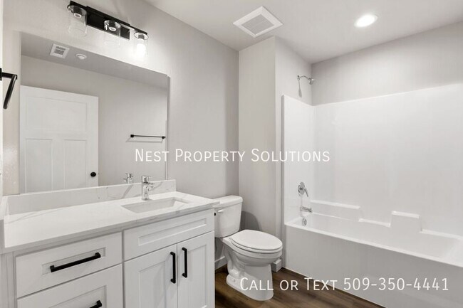 Building Photo - 370 Ivy St NE