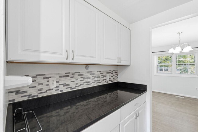 Building Photo - 9178 Laurelwood Ct