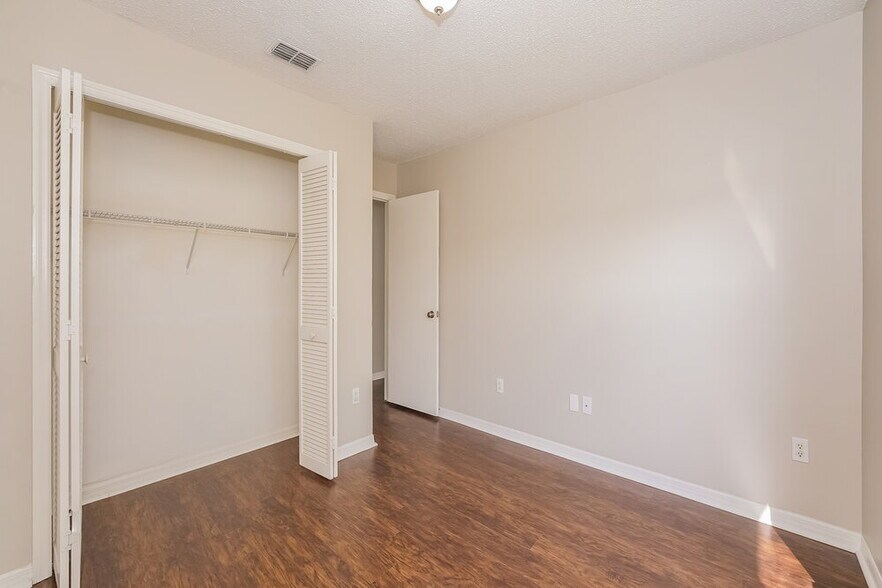 Building Photo - 14280 Rensselaer Rd