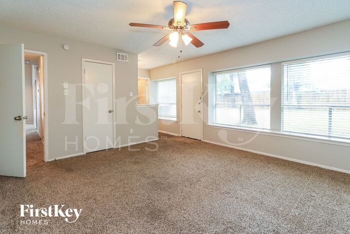Building Photo - 11031 Hidden Bend Dr