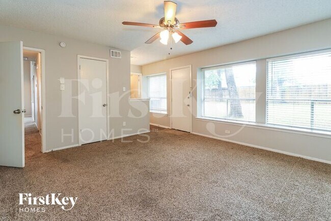 Building Photo - 11031 Hidden Bend Dr